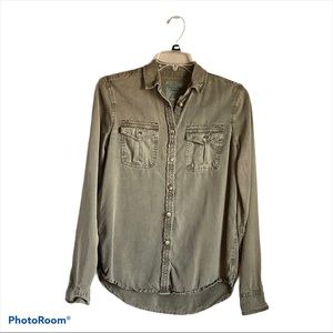 AEO Women’s Long Sleeve cargo Button Up Olive XXS